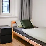 Perfect For 5 Guests - Netflix - Parking - - Smart 아파트 뒤스부르크