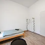 Perfect For 5 Guests - Netflix - Parking - - Smart 아파트 *