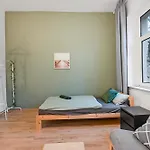 Perfect For 5 Guests - Netflix - Parking - - Smart 아파트 뒤스부르크