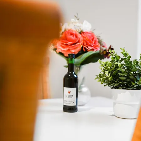 Perfect For 5 Guests - Netflix - Parking - - Smart 아파트 뒤스부르크