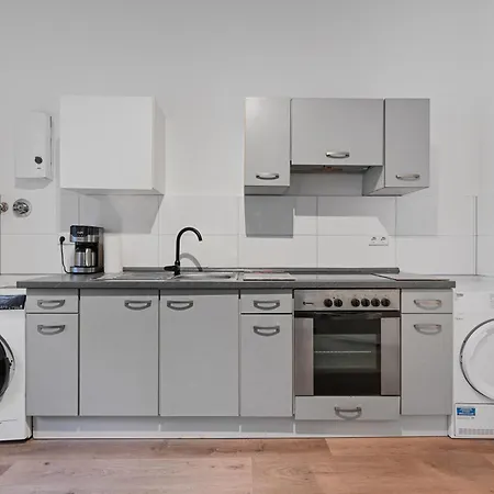 Apartment Perfect For 5 Guests - Netflix - Parking - - Smart *